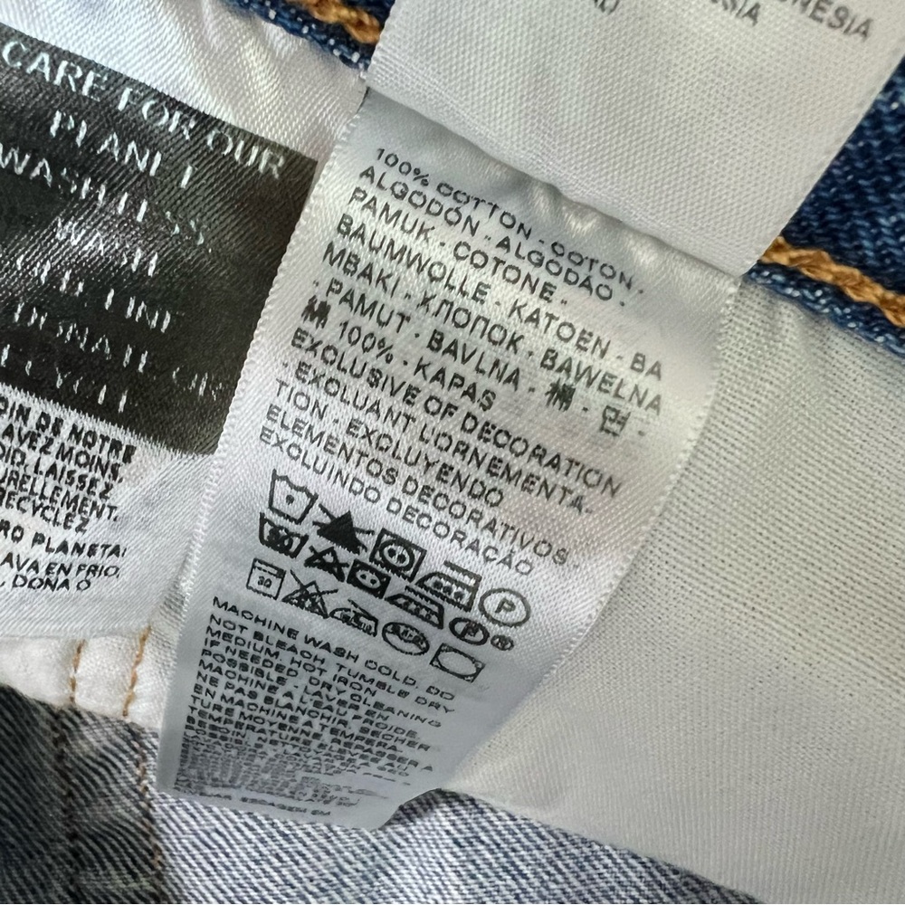 Levi's Distressed Light Blue Denim Jean Shorts - Picture 10 of 11